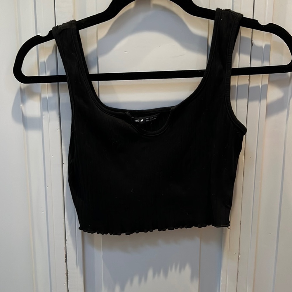 Cropped black tank